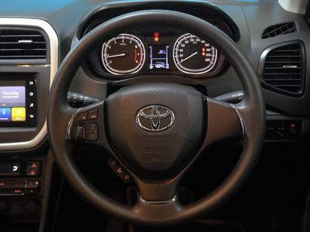 2021-Toyota-Urban-Cruiser-15-Xs_18