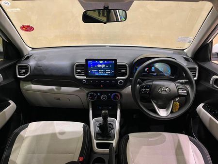 2023-Hyundai-Venue-12-Motion_5