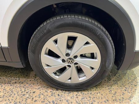 2025-Volkswagen-T-Cross-10-TSI-Life-Auto_9