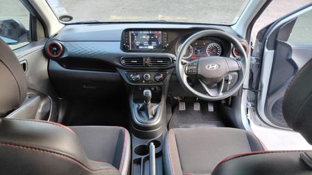 2025-Hyundai-Grand-i10-10-Motion_18
