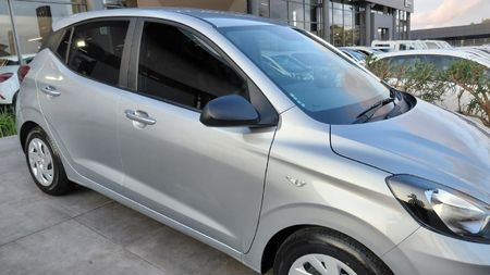 2025-Hyundai-Grand-i10-10-Motion_5