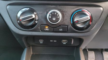 2025-Hyundai-Grand-i10-10-Motion_8