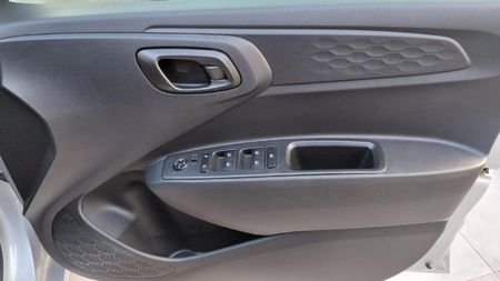 2025-Hyundai-Grand-i10-10-Motion_18