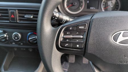2025-Hyundai-Grand-i10-10-Motion_6