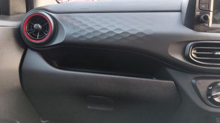 2025-Hyundai-Grand-i10-10-Motion_11