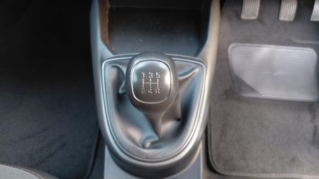 2025-Hyundai-Grand-i10-10-Motion_12