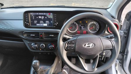 2025-Hyundai-Grand-i10-10-Motion_13