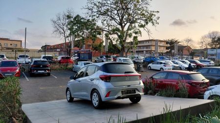 2025-Hyundai-Grand-i10-10-Motion_22