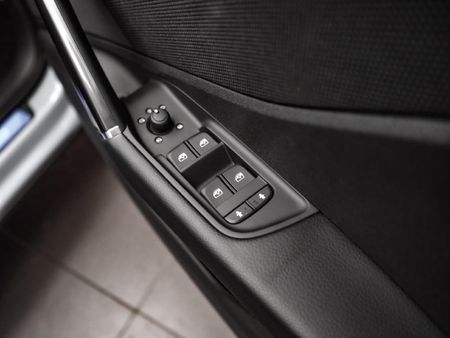 2026-Audi-Q2-35TFSI-Black-Edition_9