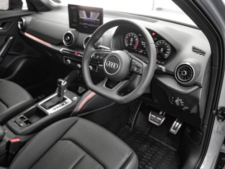 2026-Audi-Q2-35TFSI-Black-Edition_11