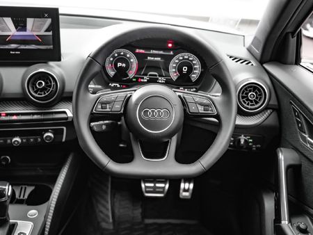 2026-Audi-Q2-35TFSI-Black-Edition_12