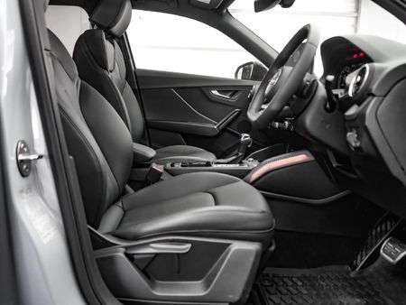 2026-Audi-Q2-35TFSI-Black-Edition_13