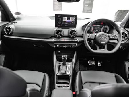 2026-Audi-Q2-35TFSI-Black-Edition_15