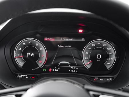 2026-Audi-Q2-35TFSI-Black-Edition_18
