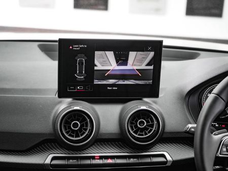 2026-Audi-Q2-35TFSI-Black-Edition_19