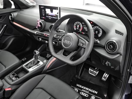 2026-Audi-Q2-35TFSI-Black-Edition_12