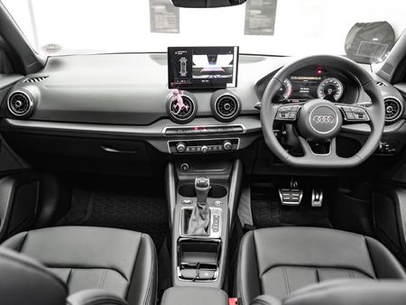 2026-Audi-Q2-35TFSI-Black-Edition_16