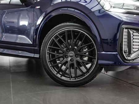 2026-Audi-Q2-35TFSI-Black-Edition_3