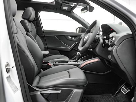 2026-Audi-Q2-35TFSI-Black-Edition_9