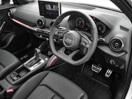 2026-Audi-Q2-35TFSI-Black-Edition_11