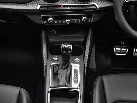 2026-Audi-Q2-35TFSI-Black-Edition_12
