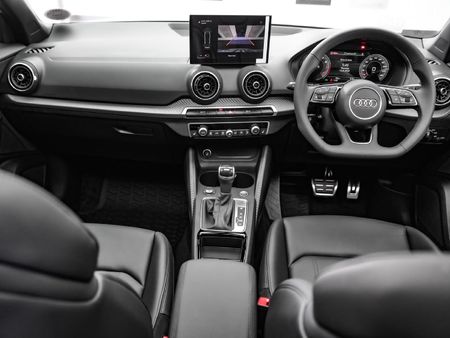 2026-Audi-Q2-35TFSI-Black-Edition_13