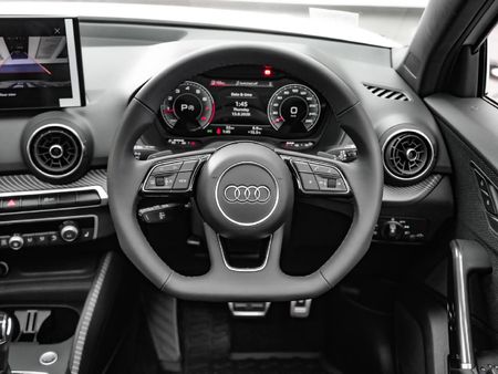 2026-Audi-Q2-35TFSI-Black-Edition_15