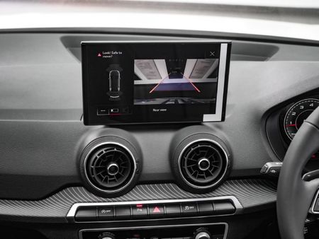 2026-Audi-Q2-35TFSI-Black-Edition_16