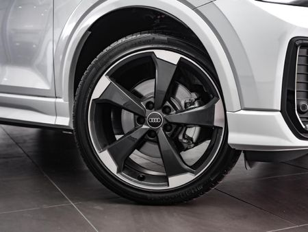 2026-Audi-Q2-35TFSI-Black-Edition_4