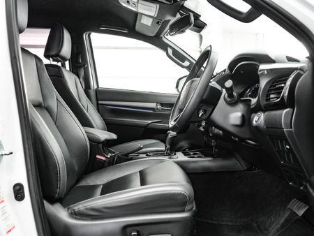 2024-Toyota-Hilux-28-GD-6-Raised-Body-Legend-RS-Auto-Double-Cab_11