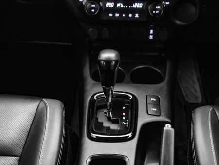 2024-Toyota-Hilux-28-GD-6-Raised-Body-Legend-RS-Auto-Double-Cab_16