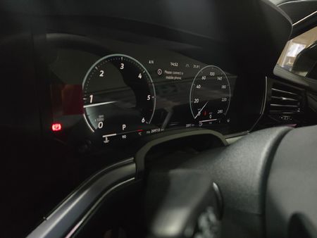 2026-Volkswagen-Touareg-V6-TDI-R-Line_10