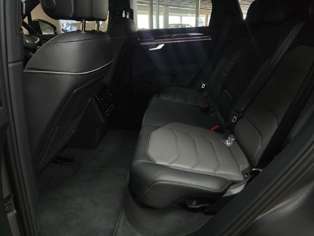 2026-Volkswagen-Touareg-V6-TDI-R-Line_5