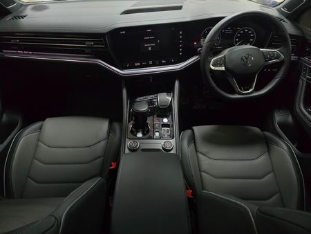 2026-Volkswagen-Touareg-V6-TDI-R-Line_6