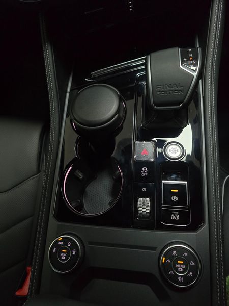 2026-Volkswagen-Touareg-V6-TDI-R-Line_7