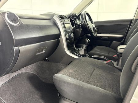 2014-Suzuki-Grand-Vitara-24-Dune_8