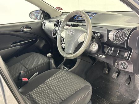 2014-Toyota-Etios-Cross-15-XS-5-dr_9