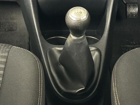2014-Toyota-Etios-Cross-15-XS-5-dr_10