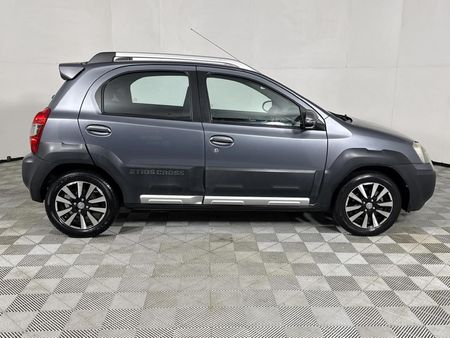 2014-Toyota-Etios-Cross-15-XS-5-dr_15