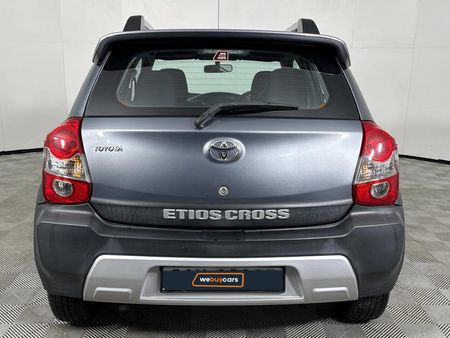 2014-Toyota-Etios-Cross-15-XS-5-dr_16