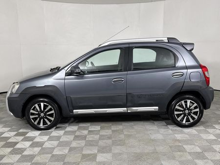 2014-Toyota-Etios-Cross-15-XS-5-dr_17