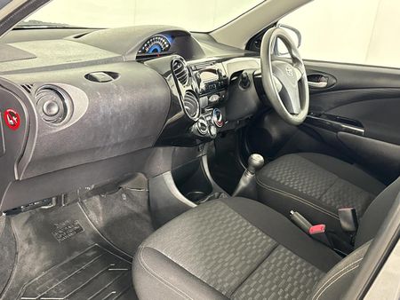 2014-Toyota-Etios-Cross-15-XS-5-dr_8