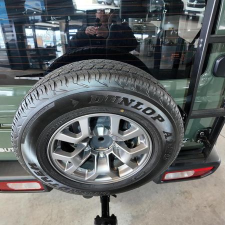 2022-Suzuki-Jimny-15-GLX_18