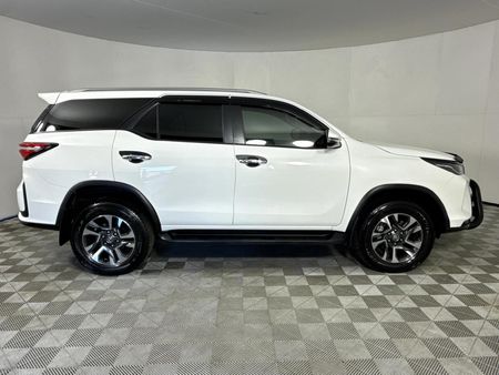 2024-Toyota-Fortuner-24-GD-6-RB-Auto_16