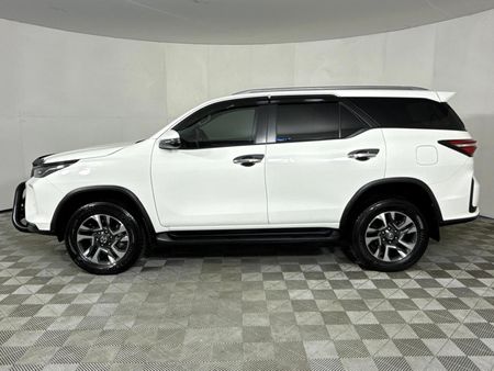 2024-Toyota-Fortuner-24-GD-6-RB-Auto_18