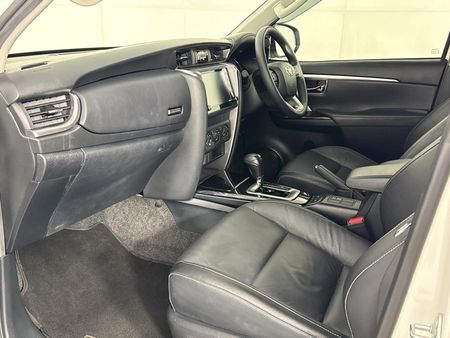 2024-Toyota-Fortuner-24-GD-6-RB-Auto_8