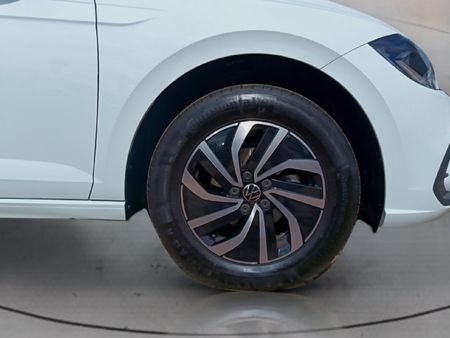 2025-Volkswagen-Polo-10-TSI_10