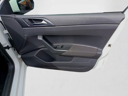 2025-Volkswagen-Polo-10-TSI_12