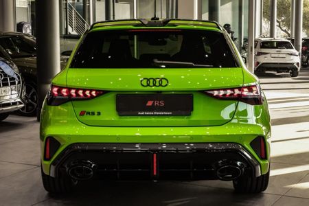 2026-Audi-RS3-Sportback-Quattro-Stronic-Carbon-Edition_10