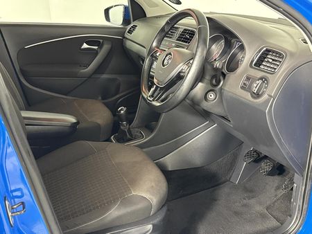 2015-Volkswagen-Polo-GP-12-TSI-Comfortline-66kW_9